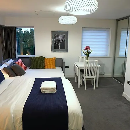 Luxury Rooms - Pick A Room - Free Parking & Kitchen Access, Near Etihad Stadium, The Coop Live & Piccadilly Station, Manchester Exterior photo