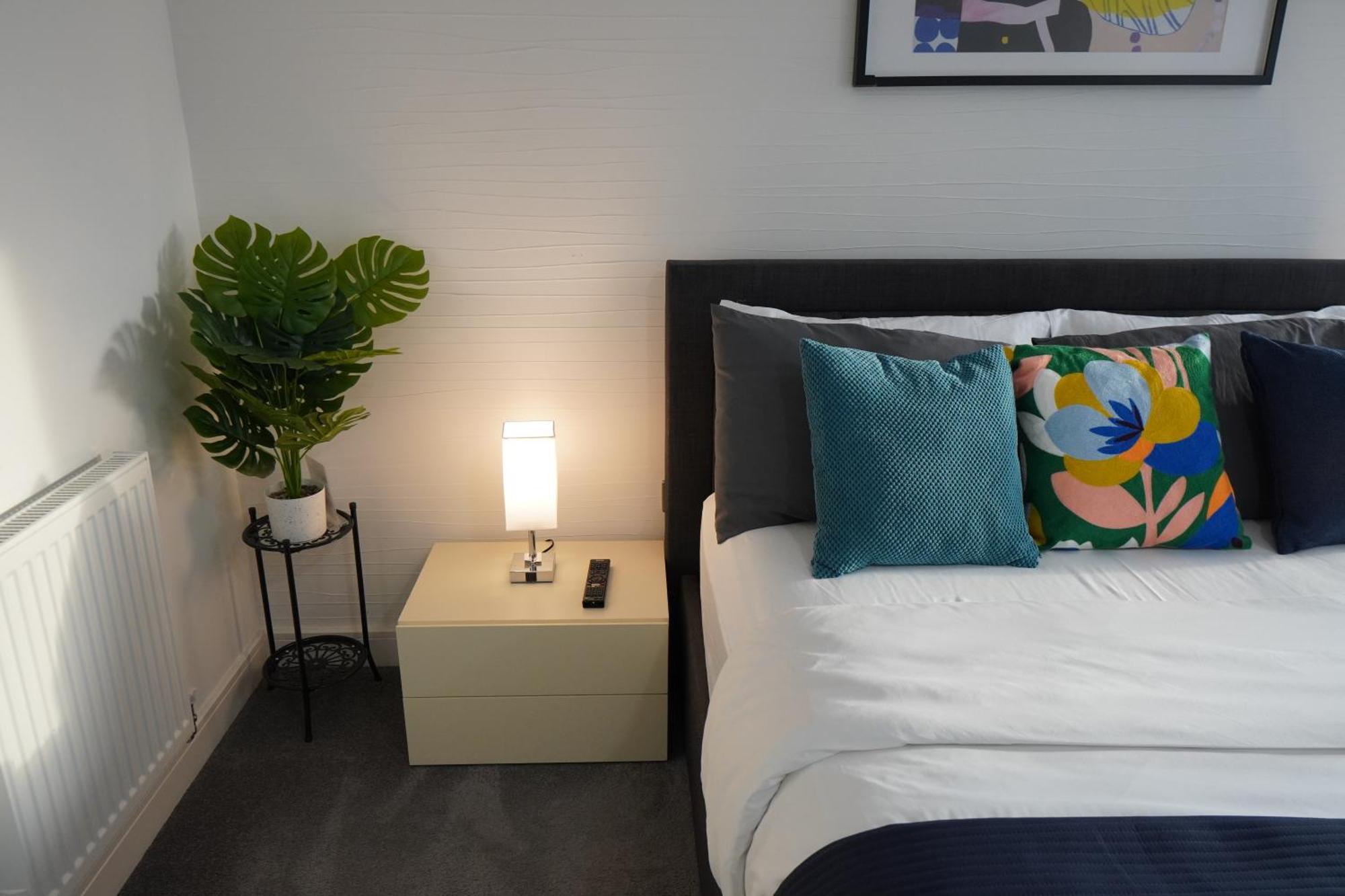 Luxury - Pick A - Free Parking & Kitchen Access, Near Etihad Stadium, The Coop Live & Piccadilly Station, Alloggio in famiglia