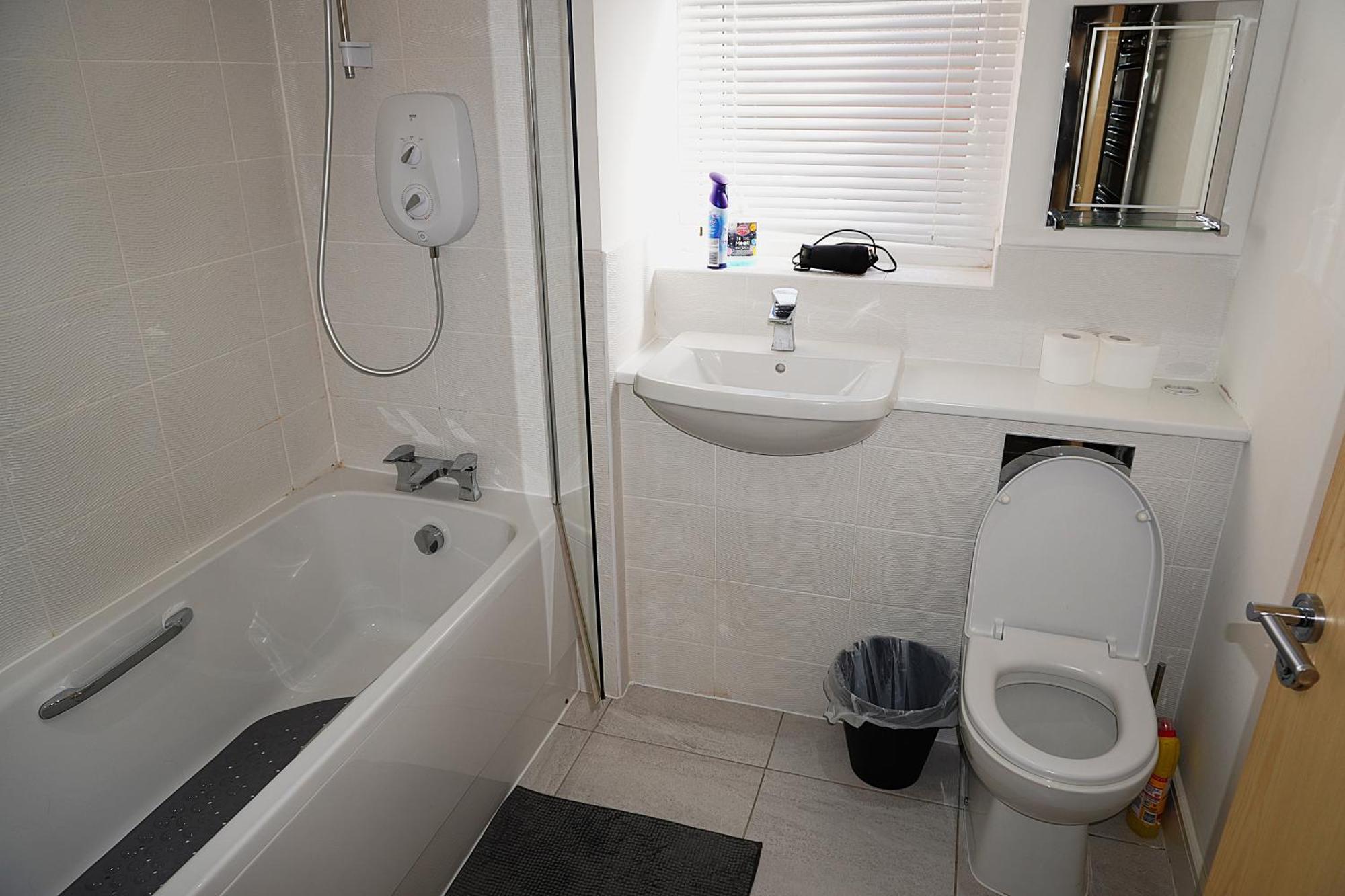 Luxury - Pick A - Free Parking & Kitchen Access, Near Etihad Stadium, The Coop Live & Piccadilly Station, Alloggio in famiglia