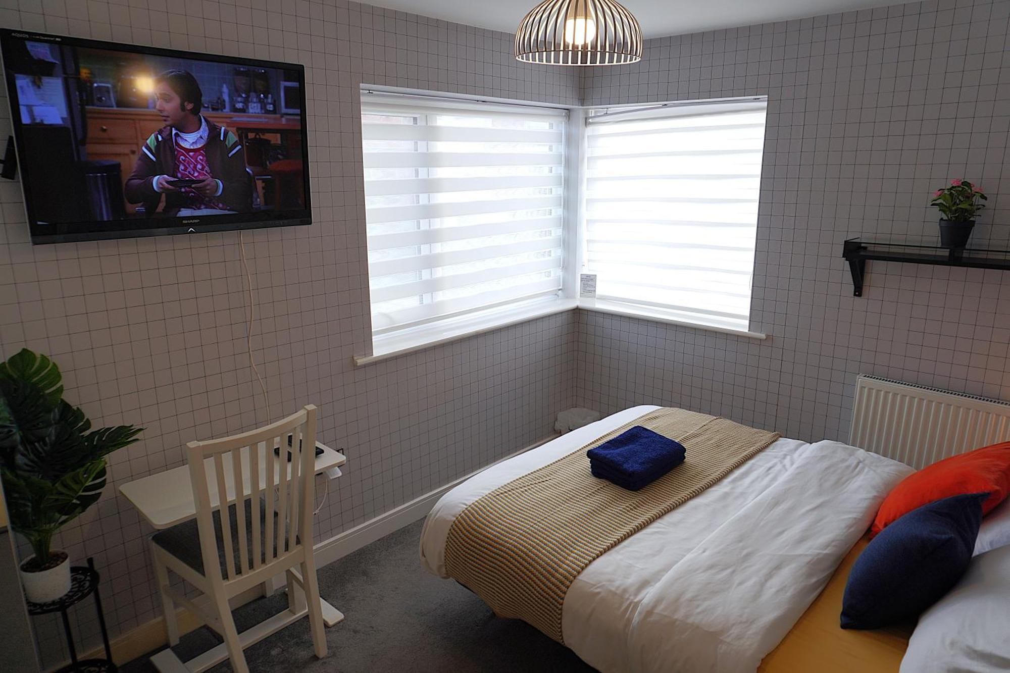 Luxury - Pick A - Free Parking & Kitchen Access, Near Etihad Stadium, The Coop Live & Piccadilly Station, Alloggio in famiglia