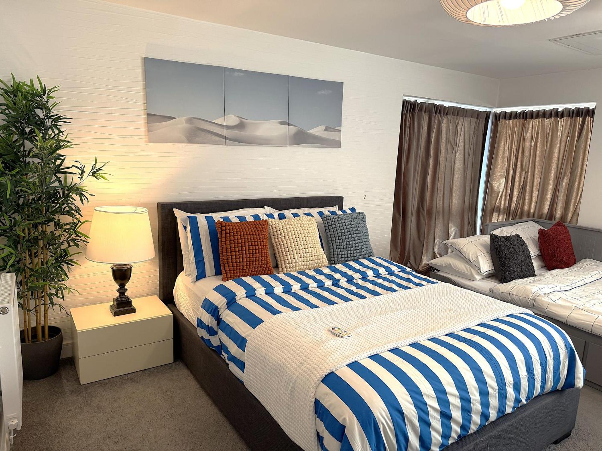 Luxury - Pick A - Free Parking & Kitchen Access, Near Etihad Stadium, The Coop Live & Piccadilly Station, Alloggio in famiglia