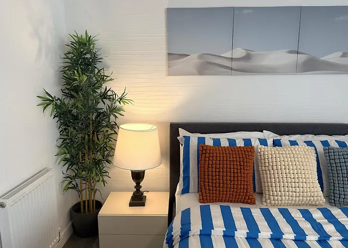 Luxury Rooms - Pick A Room - Free Parking & Kitchen Access, Near Etihad Stadium, The Coop Live & Piccadilly Station, Manchester