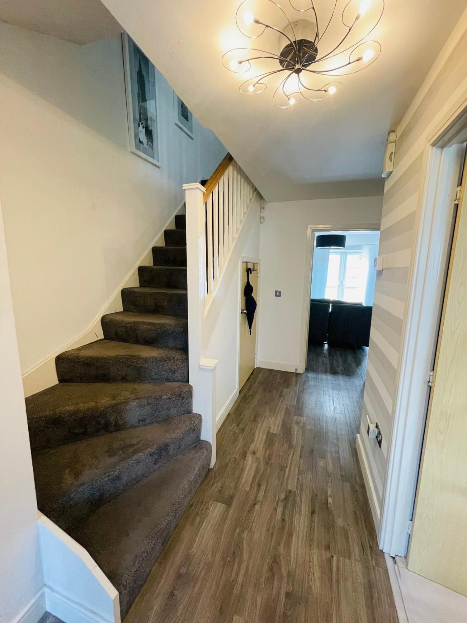 Homestay Luxury - Pick A - Free Parking & Kitchen Access, Near Etihad Stadium, The Coop Live & Piccadilly Station, Manchester