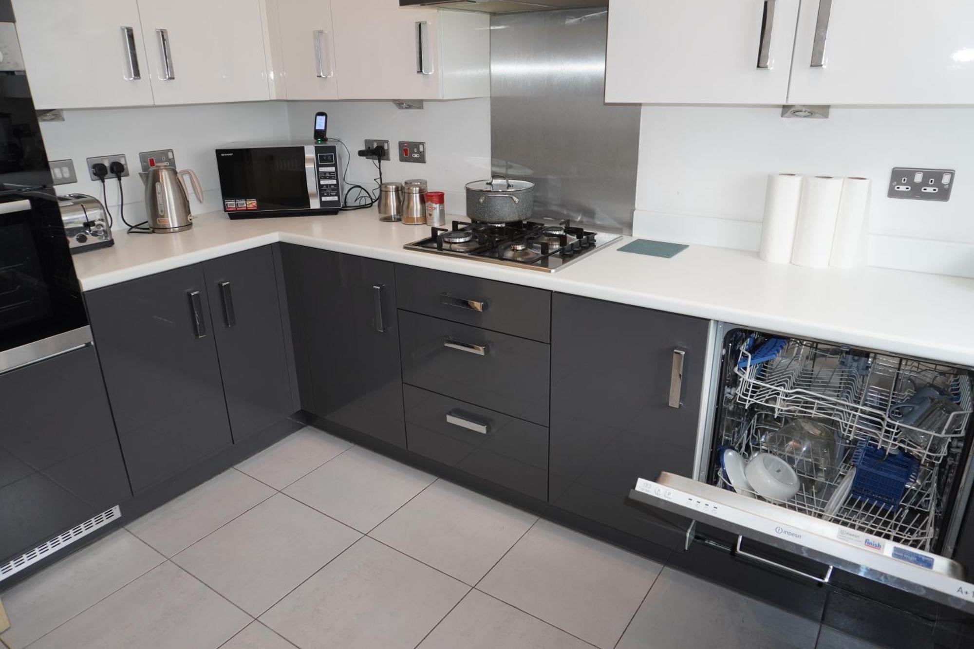 Luxury - Pick A - Free Parking & Kitchen Access, Near Etihad Stadium, The Coop Live & Piccadilly Station, *