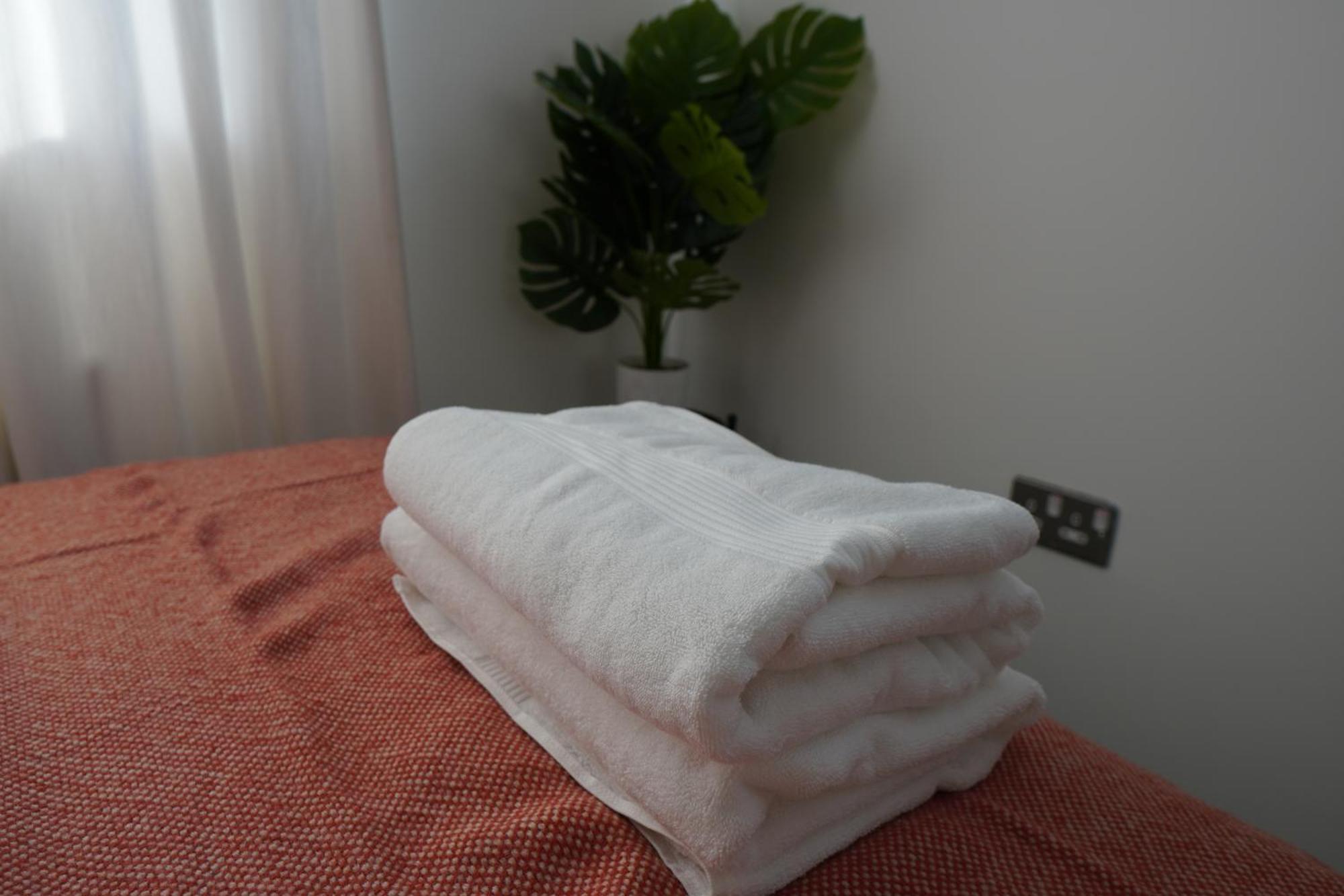 Luxury - Pick A - Free Parking & Kitchen Access, Near Etihad Stadium, The Coop Live & Piccadilly Station, *