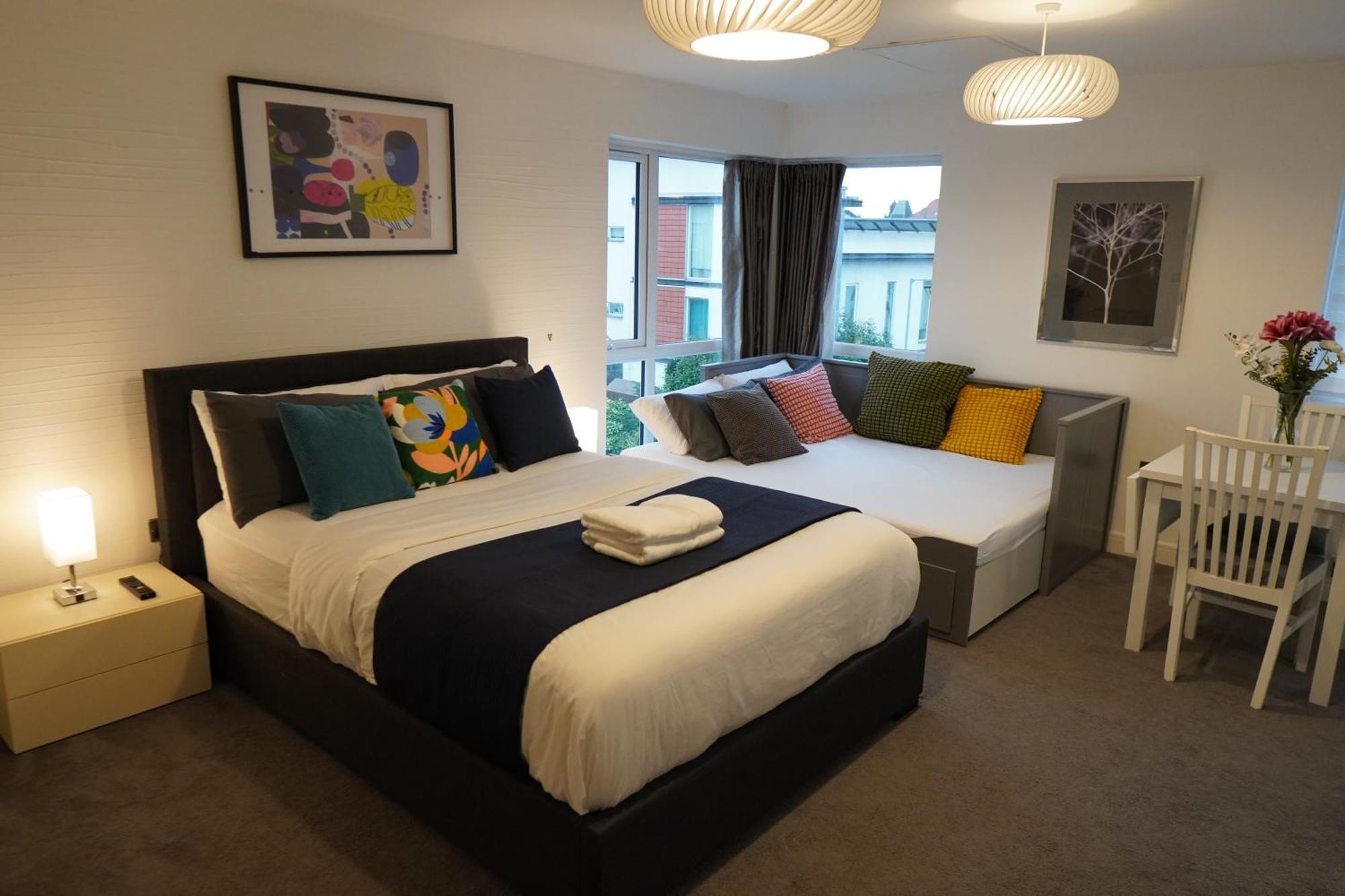 Homestay Luxury - Pick A - Free Parking & Kitchen Access, Near Etihad Stadium, The Coop Live & Piccadilly Station, Manchester