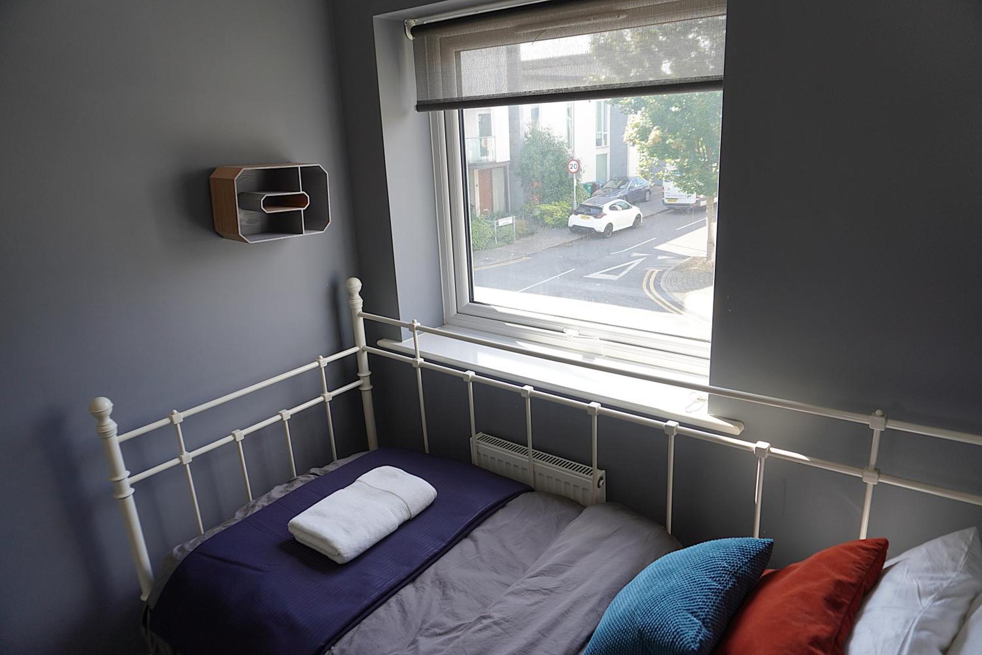 Homestay Luxury - Pick A - Free Parking & Kitchen Access, Near Etihad Stadium, The Coop Live & Piccadilly Station, Manchester