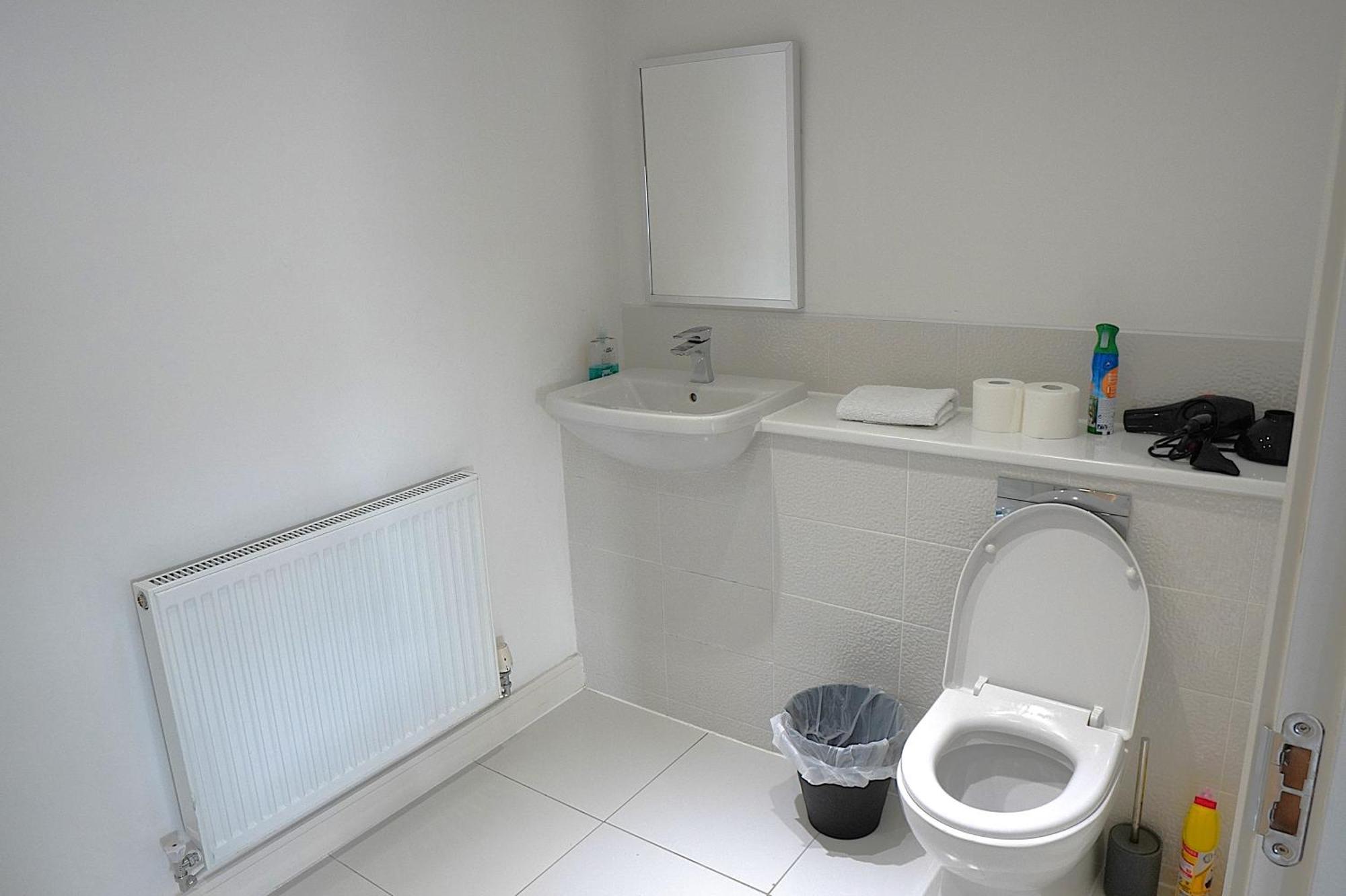 Homestay Luxury - Pick A - Free Parking & Kitchen Access, Near Etihad Stadium, The Coop Live & Piccadilly Station, Manchester