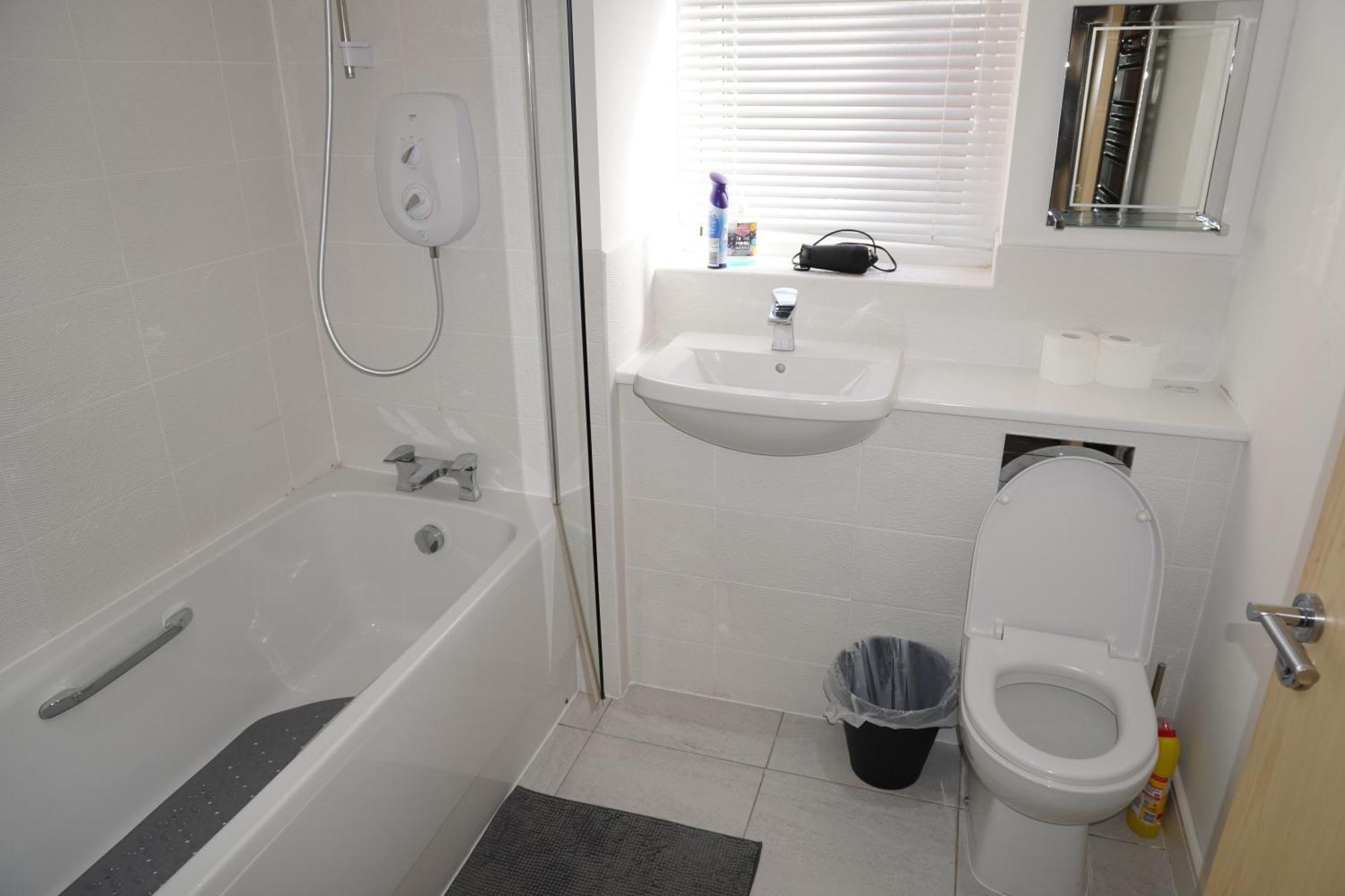 Homestay Luxury - Pick A - Free Parking & Kitchen Access, Near Etihad Stadium, The Coop Live & Piccadilly Station, *